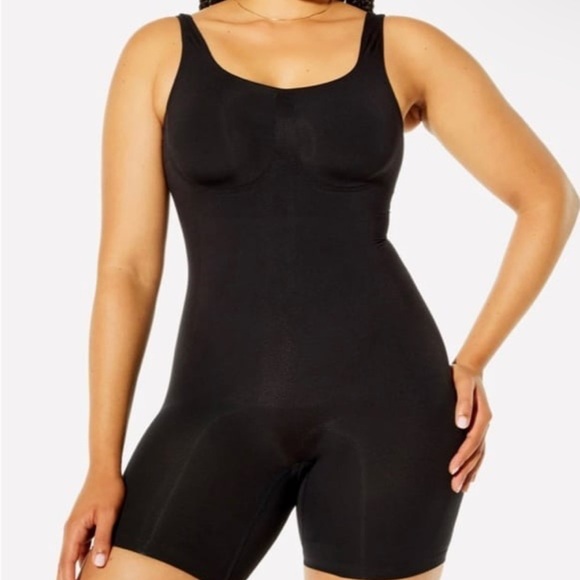 Yitty/Fabletics Nearly Naked Shaping Mid Thigh Bodysuit M/L - Picture 1 of 7